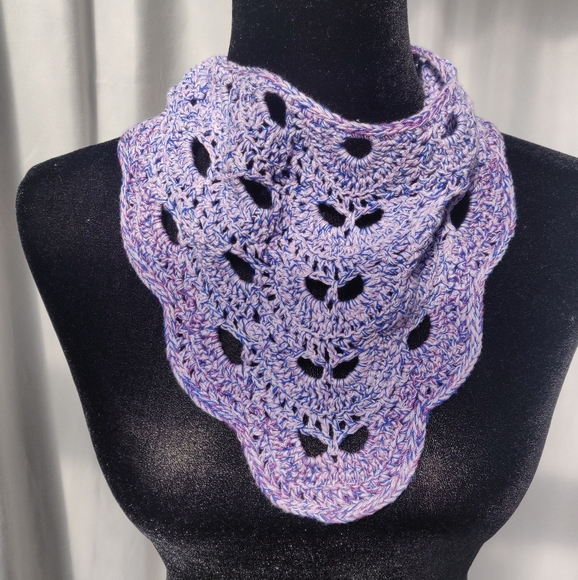 Hand Made Poncho with Head Scarf - Picture 6 of 9